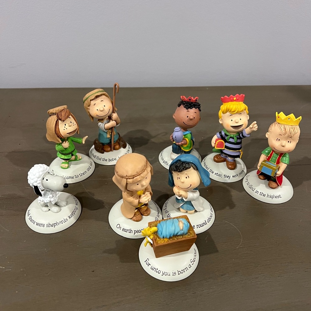 Hallmark Peanuts Gallery Nativity Scene - 9 pieces